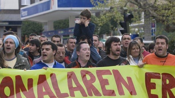 Langile bat hil da lan istripuz Laudioko Tubacex-en