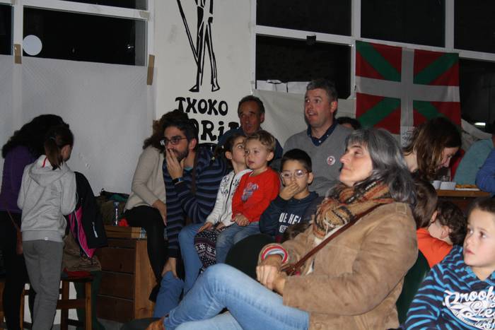 Aiaran ere armairutik atera  64 1511253306229