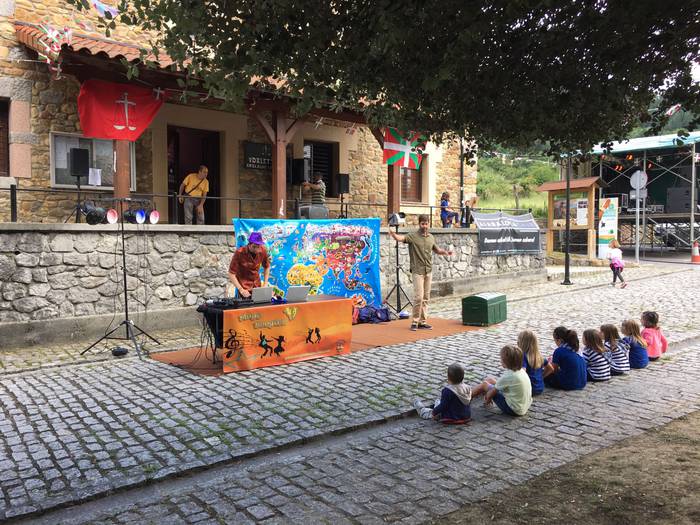 Auzokideez inguratuta piztu  2 1500054459855