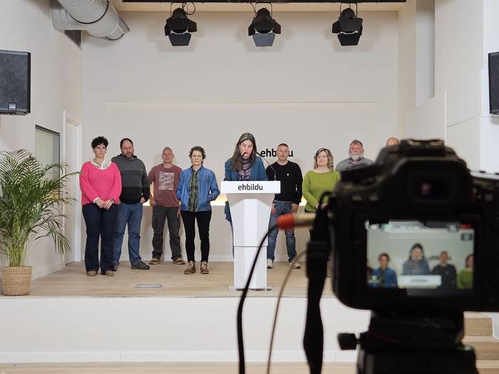 EAEko energia berriztagarrien proiektuen %88 Araban egin nahi dituztela salatu dute EH Bilduko alkateek