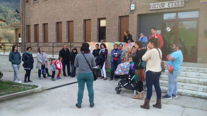 Ehunka lagun bildu dira esku 18 1489001140817