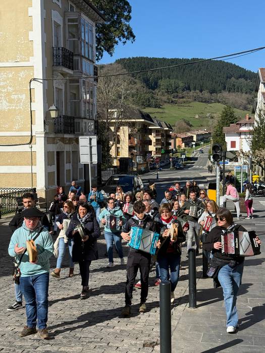 Trikitilari eta panderojole  3 1771781847141