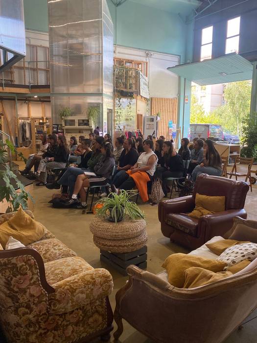 Hausnarketa eta ahizpatasuna 1 1757923136357