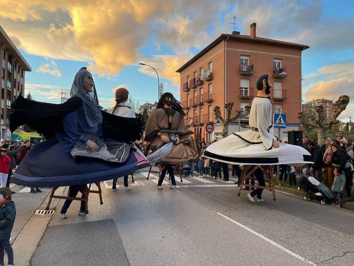 Kalejiran zeharkatu dute Amu 7 1766337555041