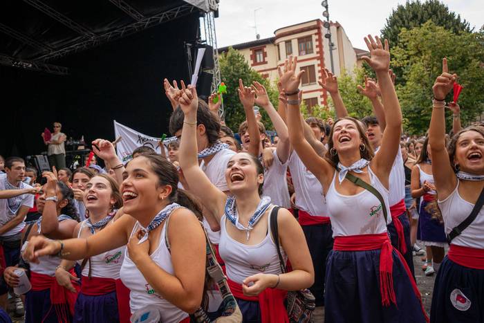 Lehertu da festa-giroa Amurr 73 1755025751611