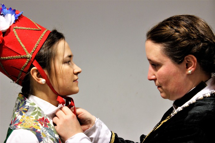 Eskualdeko ehundik gora dantzari eta musikarik koloreztatu zuten Amurrio Antzokiko oholtza - 41