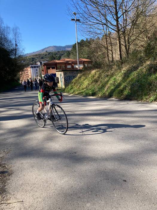 Txirrindulari gazteek erloju 67 1771856280552