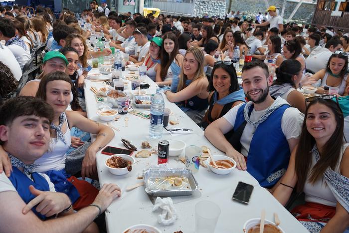 Jendetza batu da kuadrillen  37 1756402002853