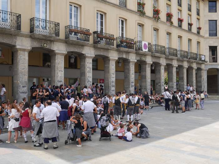 Ehunka lagun bildu dira Bera 154 1661377997086