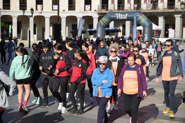 Ehunka lagunek parte hartu d 32 1774179182838