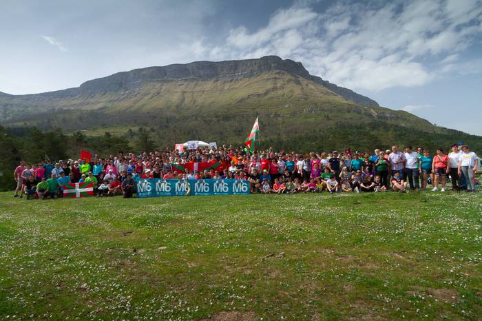 Ehunka dantzari eta ikusle b 59 1524466948558