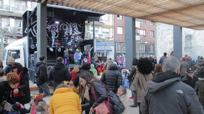 Suak agurtu zituen Aratustea 2 1488368524096