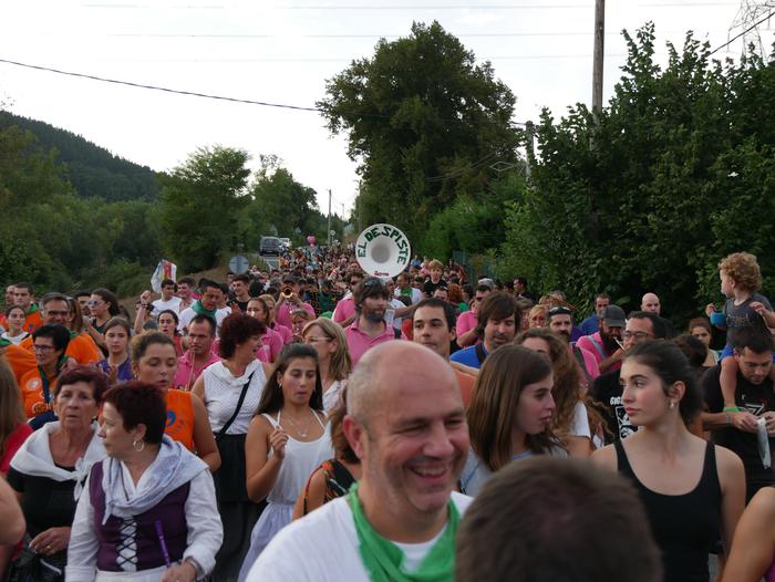 Ura eskatzen zeharkatu dute  9 1536436355214