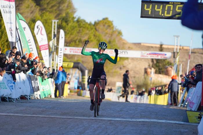 Espainiako Ziklokross txapeldunak dira Mirari Gotxi eta Iñaki Carro