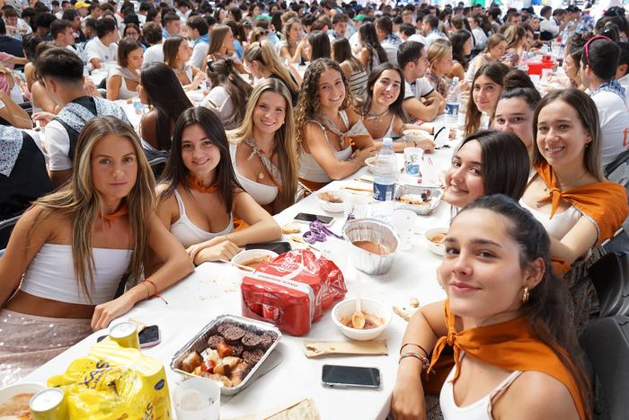 Jendetza batu da kuadrillen  15 1756401775178