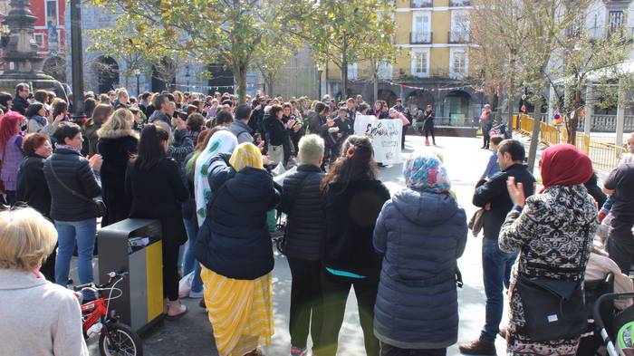 Greba feministaren goizeko t 165 1520520366456