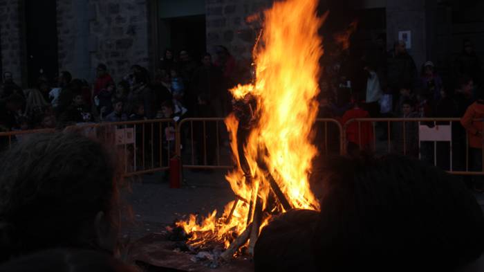 Suak agurtu zituen Aratustea 12 1488368860589