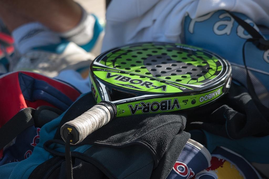 Padel pista bat eraikitzeko eskaera egiteko sinadura bilketa abiatu dute