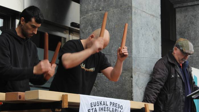 Ehun ordezkari politiko bain 44 1491055067264