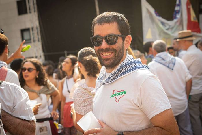 Festa-giro goria piztu du La 14 1755256949381