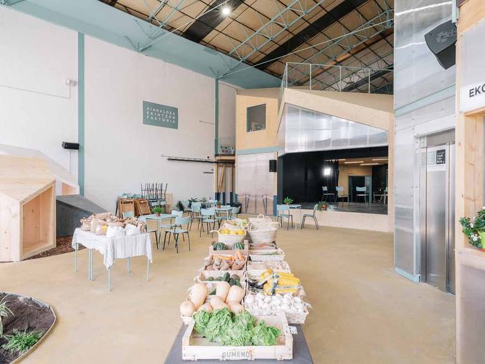 Aiaraldea Ekintzen Faktoria sukaldari bila dago