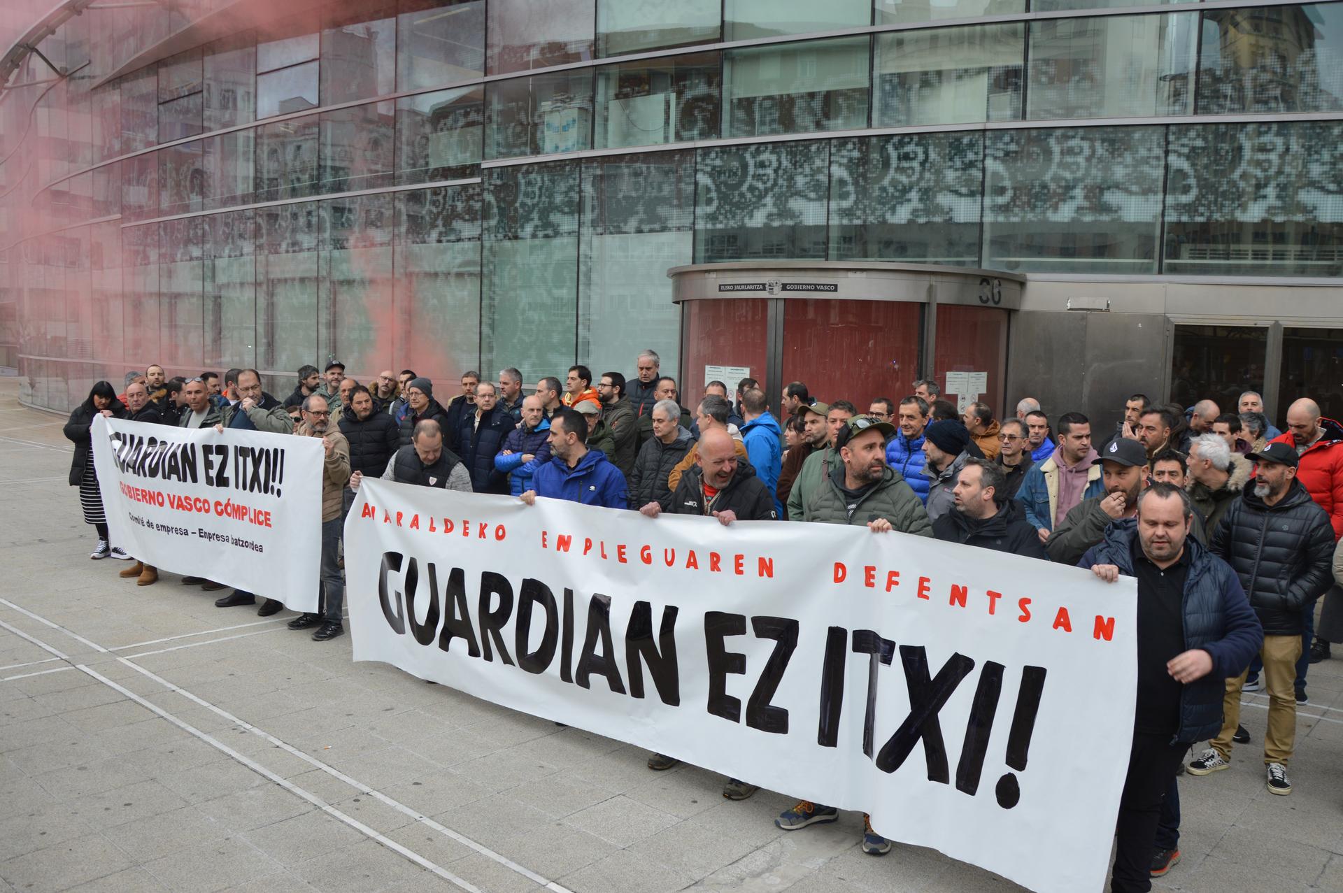 Guardian enpresak ziurtatu du langile guztiak kaleratuko dituela lantegia saltzeko akordioren bat lortu arren