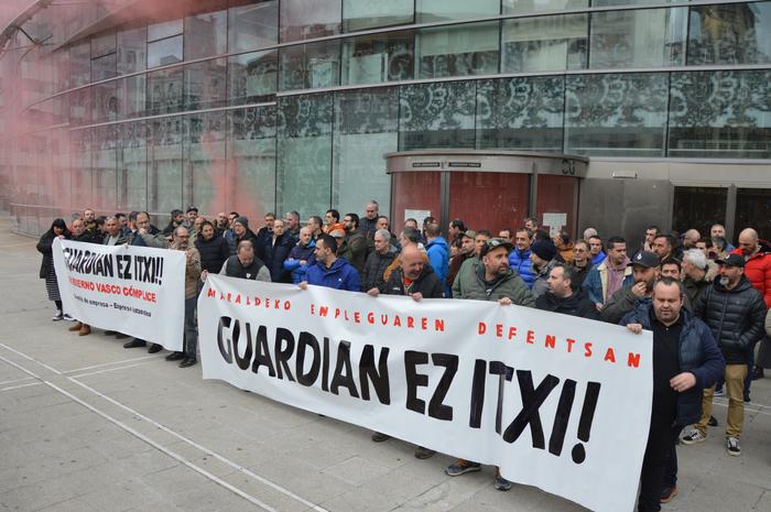Guardian enpresak ziurtatu du langile guztiak kaleratuko dituela lantegia saltzeko akordioren bat lortu arren