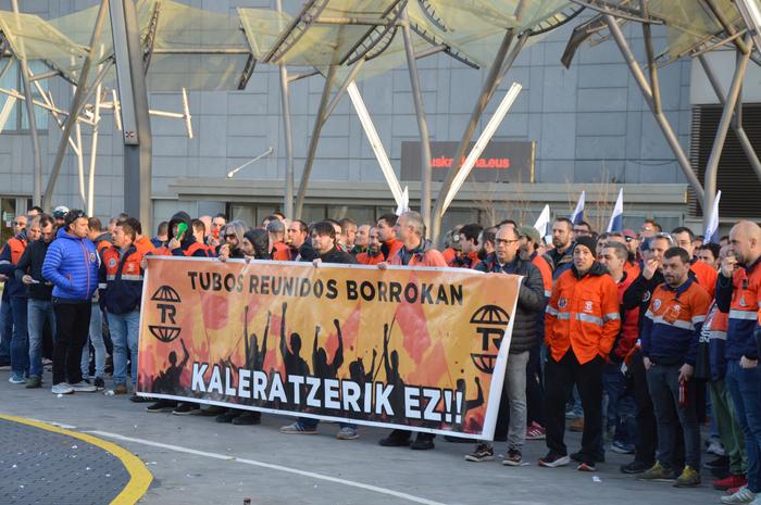 Tubos Reunidoseko langileek  11 1772101105401