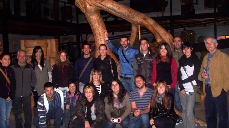 Berbalagun taldea: Santxotena tailer museora bisita gidatua