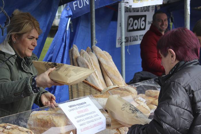 Baserri Azoka egin dute Okon 6 1521978653057