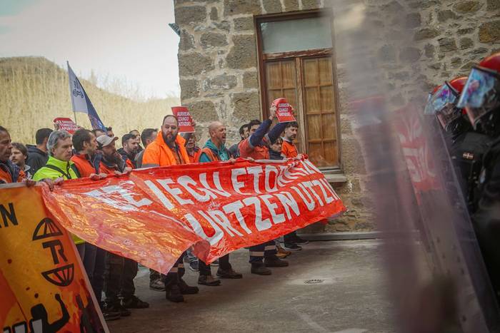 Ertzaintzaren polizia-lerroa 44 1771934240796