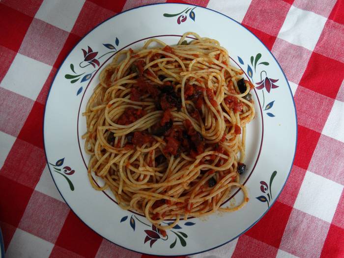 UKML. Espagetiak “puttanesca” erara