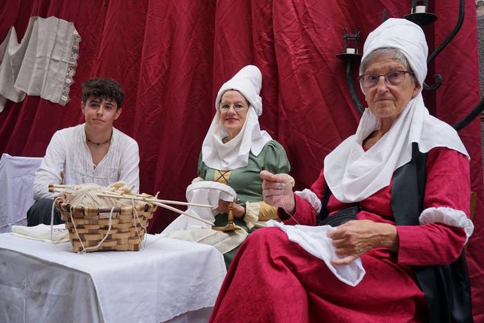 Jendez beteta itzuli da Artz 26 1758400043601