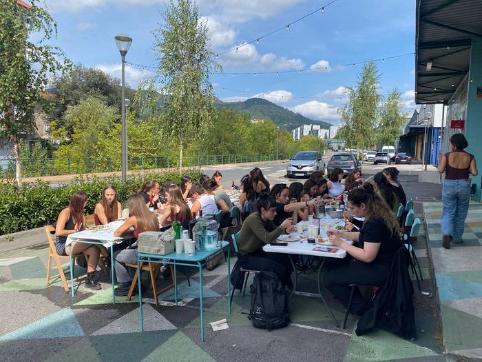 Hausnarketa eta ahizpatasuna 15 1757923157905