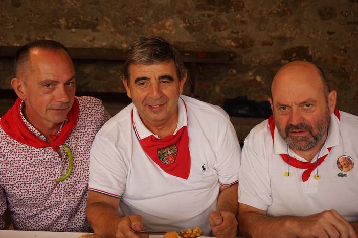 Ehunka kofrade bildu dira el 45 1756714055403