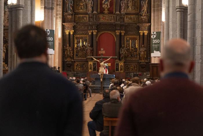 Gurutzetik jaitsi dute Urduñ 1 1775241142827