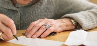 ‘Mugi Zaitez! ¡Muévete!’ programaren parte-hartzaileek memoria lantzeko tailerraren materiala eska dezakete