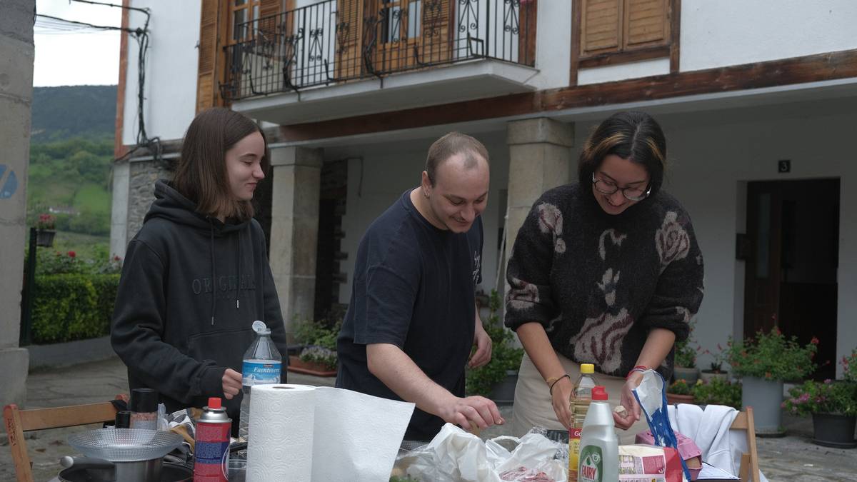 Film laburra grabatzeko, kroketa txapelketa egin zuten larunbatean Artziniegan