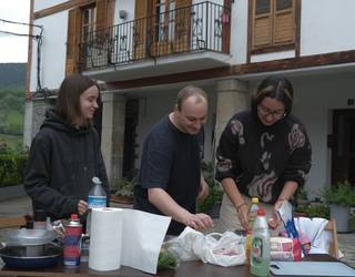 Film laburra grabatzeko, kroketa txapelketa egin zuten larunbatean Artziniegan