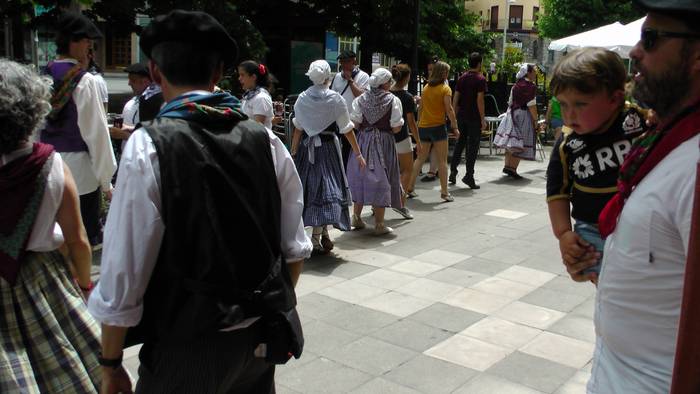 Dantza taldeak taldeak izan  77 1496053339303