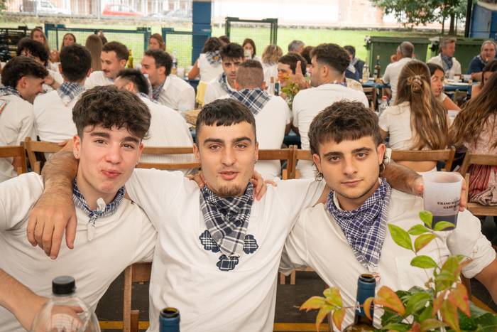 Ehunka lagun bildu dituzte j 116 1757018661680