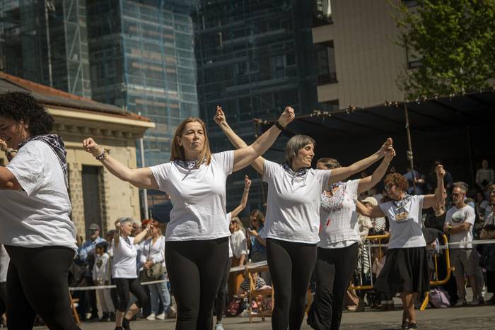 Dantzaz bete dute Amurrioko  56 1776607547497