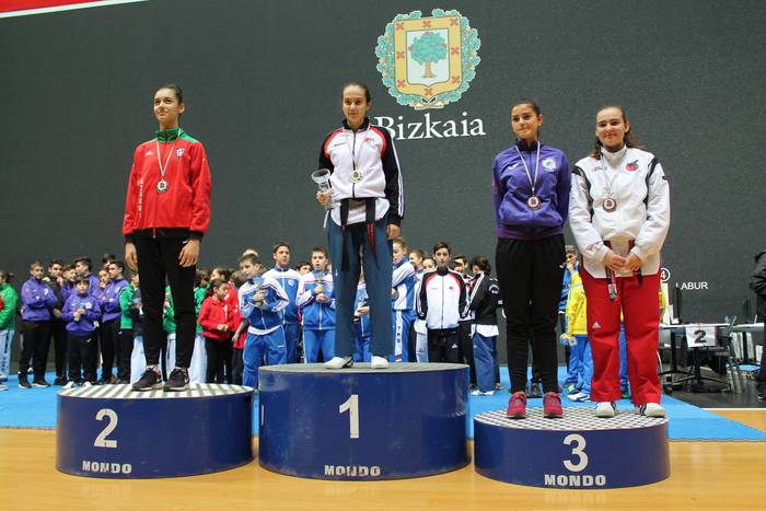 Urrezko bost domina lortu di 6 1519024087387