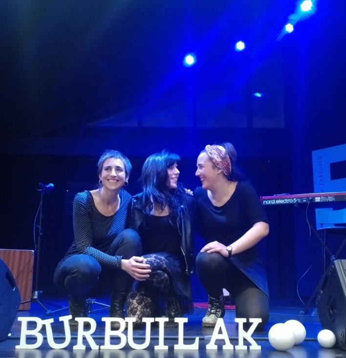 Burbuilak taldeak bere lehen diskoa argitaratu du gaur bertan