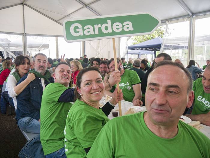 Mundu osoko gardearrak batu  17 1714849895663