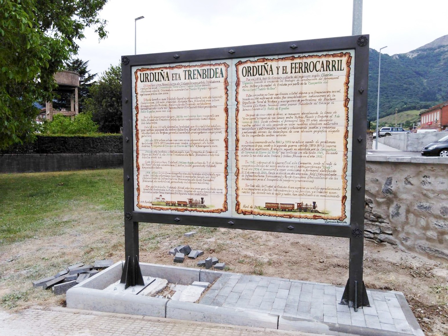 Zeramika mosaiko berri batek trenbidearen historia azpimarratuko du 