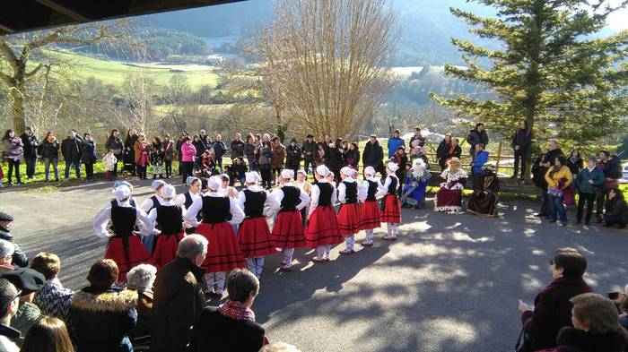 Izoriak eman dio hasiera 201 1 1483906188370