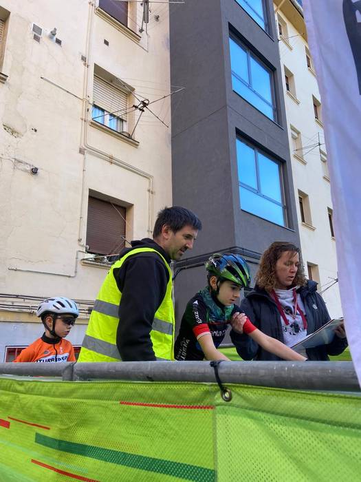 Txirrindulari gazteek erloju 13 1771856151930