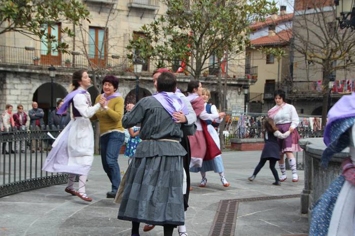 Dantzaren bidez aldarrikatu  5 1520777771368