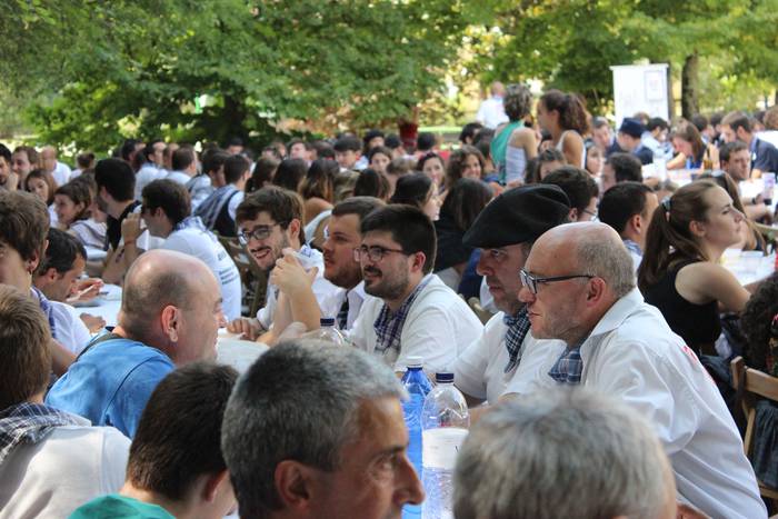 Sokatik tiraka itzuli dira j 58 1503500774091